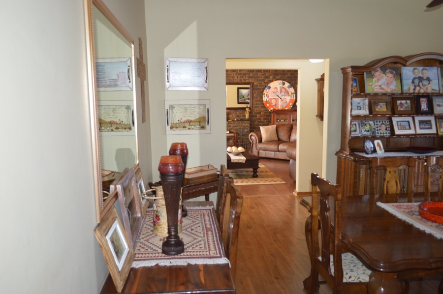 6 Bedroom Property for Sale in Flamwood North West